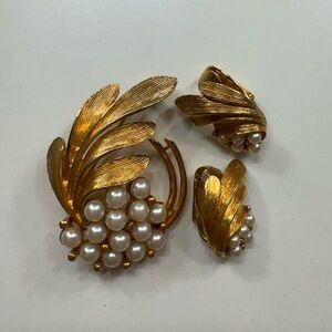 Vintage brooch and clip-on earring set